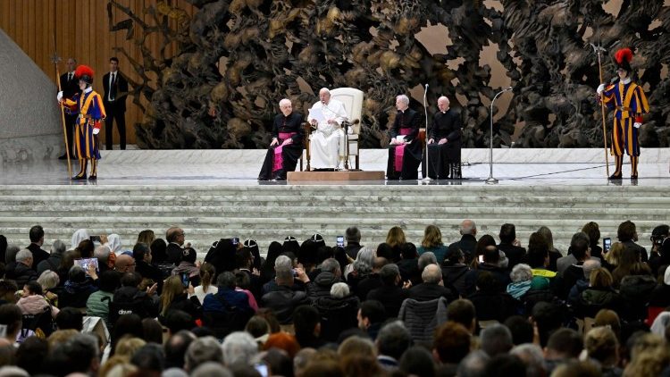 A Audiência Geral foi realizada na Sala Paulo VI