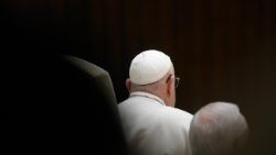 Przyczyny śmierci Papieża: udar mózgu, śpiączka i niewydolność krążeniowa