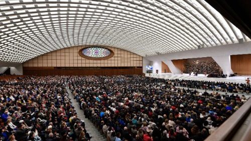 Kateheza o Jezusovem darovanju v templju, v majhnosti videti navzočnost Boga