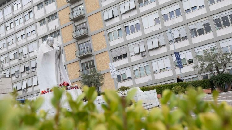 البابا في مستشفى "جيميلي" أمضى ليلة هادئة