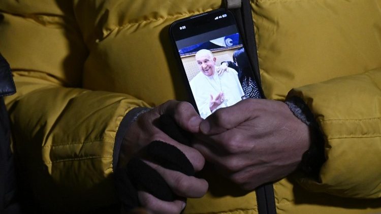 Los fieles tenían consigo fotos del Papa