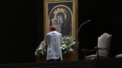 Fern&aacute;ndez: il Papa ha a cuore la preghiera per chi soffre guerre, malattie, povert&agrave;