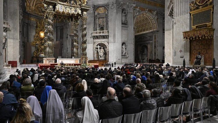 Baba Mtakatifu Francisko anawashukuru watu wote wa Mungu wanaojisadaka na kumwombea afya njema.