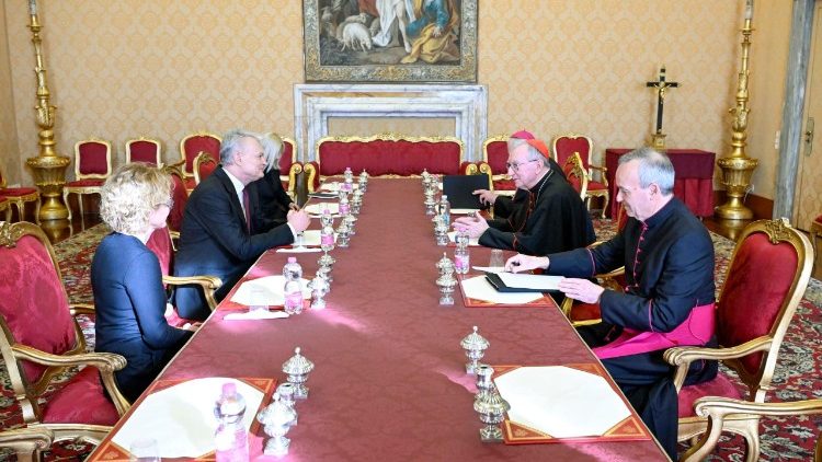 O cardeal Parolin recebeu o presidente da Lituânia na Secretaria de Estado