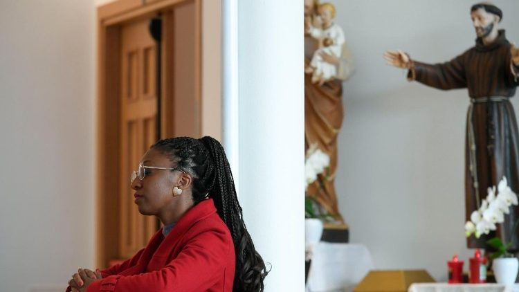 Ni muda wa kuabudu Ekaristi Takatifu na Kulitafakari Neno la Mungu