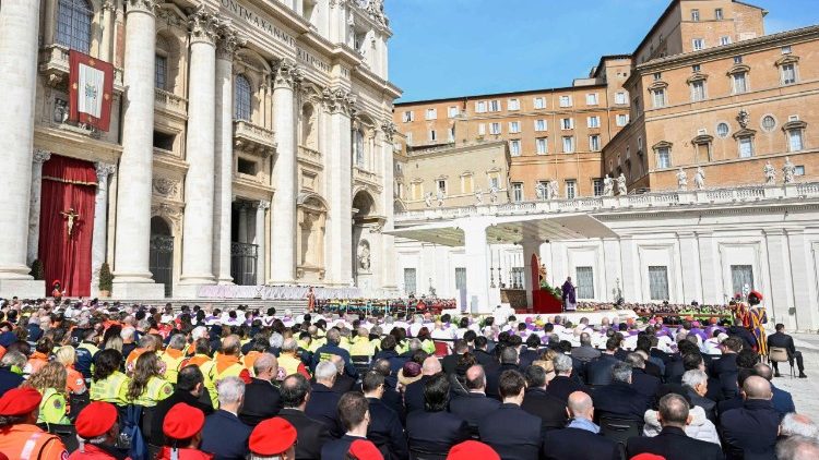 Ehrenamtliche aus aller Welt waren diesen Sonntag auf dem Petersplatz
