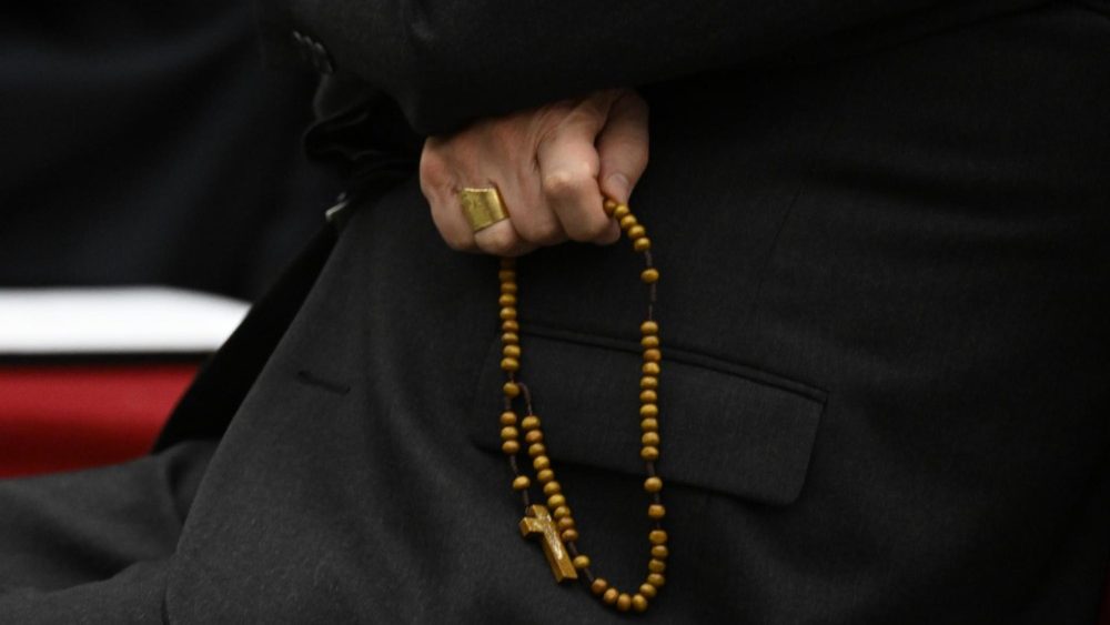 Récitation du chapelet en Salle Paul VI.