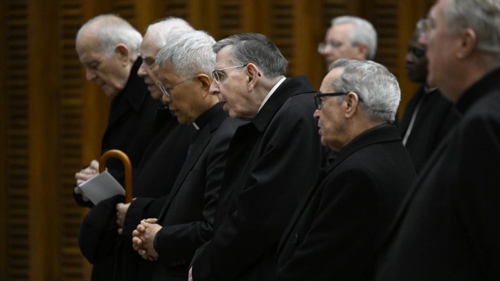 Récitation du chapelet en Salle Paul VI.