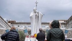 2025.03.14  Bandimi kati na losambo na lopitalo ya  Gemelli.