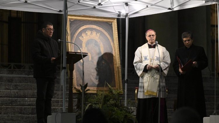 2025.03.19 Askofu Arellano Cedillo aliongoza sala ya Rosari Takatifu kwa ajili ya kumuombea Papa Francisko.