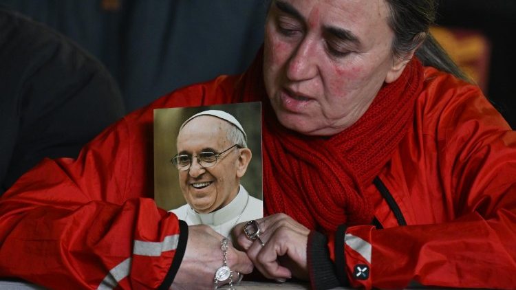 Rozari takatiu kwa ajili ya Papa 