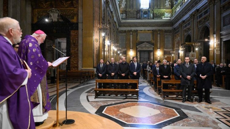 Szentmise a pápa gyógyulásáéért