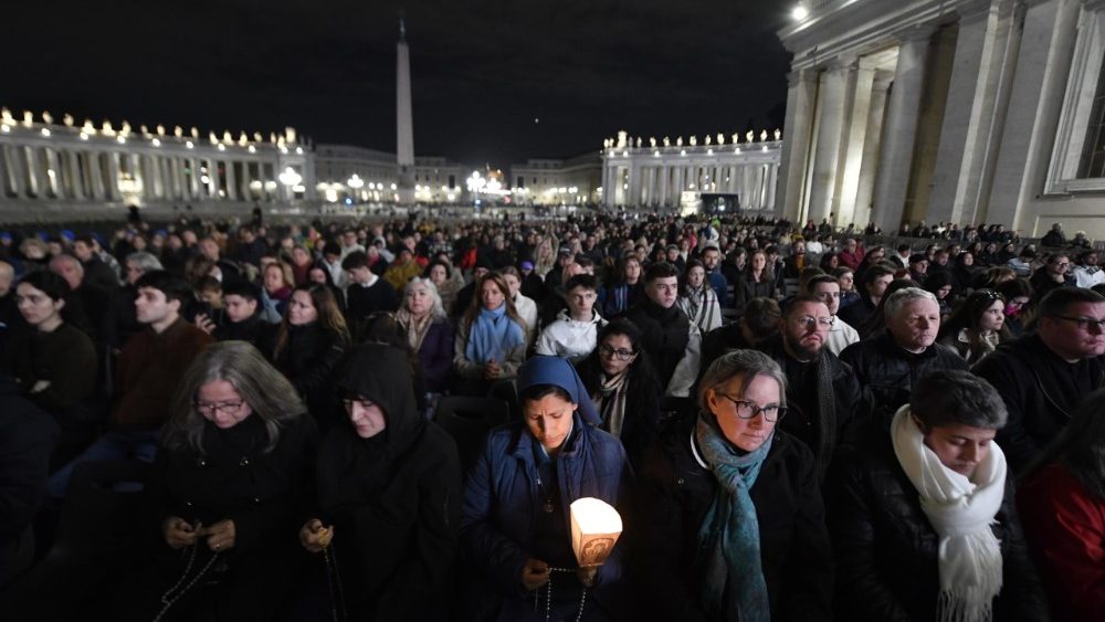 Rosario por la salud del Papa Francisco, jueves 20 de marzo de 2025. (Vatican Media)