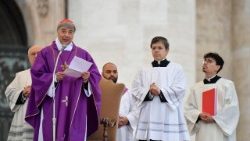 Sporočilo je prebral kardinal Domenico Battaglia, neapeljski nadškof, med somaševanjem pred vatikansko baziliko na Trgu sv. Petra.