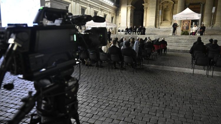 Terço na Praça São Pedro