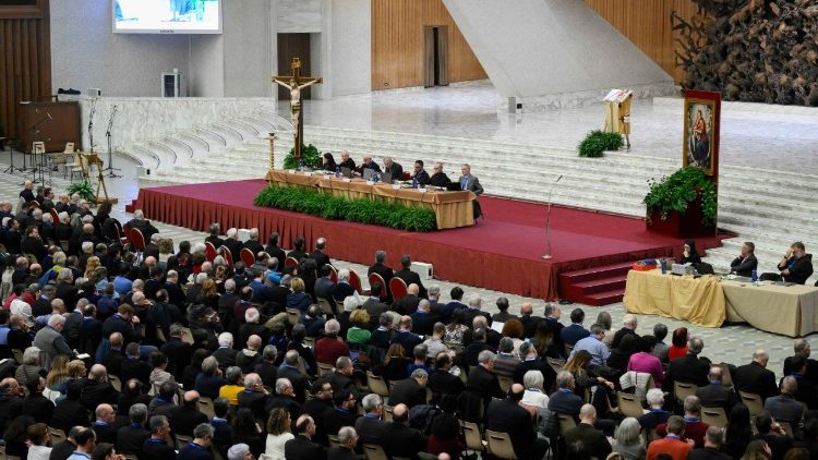 Téma radosti je ústředním tématem práce více než tisícovky účastníků synodálního shromáždění italských církví