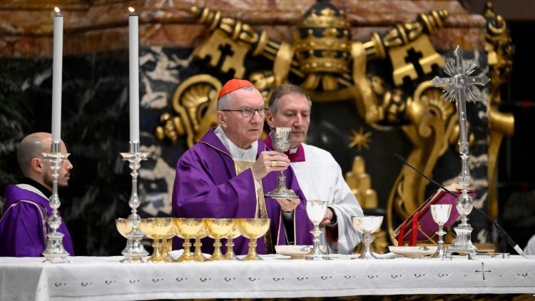 الكاردينال بارولين يترأس القداس لمناسبة الجمعية السينودسية الثانية للكنائس في إيطاليا 