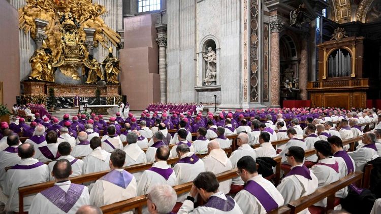 Celebração na Basílica Vaticana presidida pelo cardeal Parolin (Vatican Media)