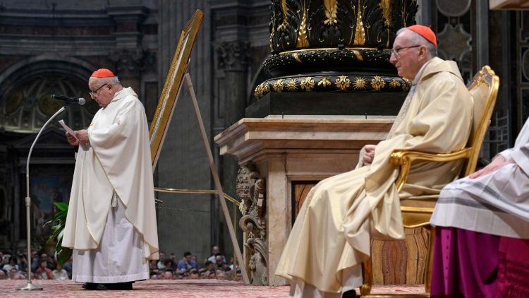 Kardinolai S. Dziwiszas ir P. Parolinas