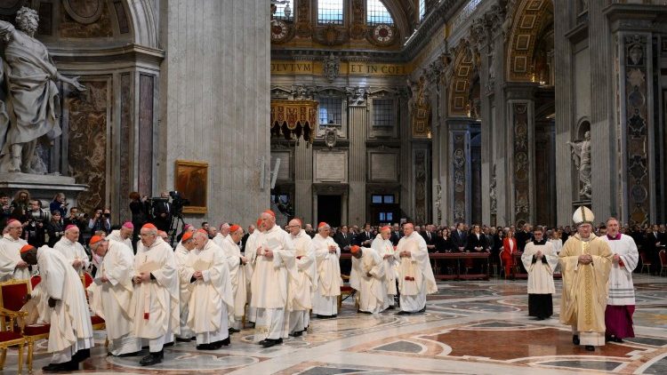 La processione d'ingresso della celebrazione 
