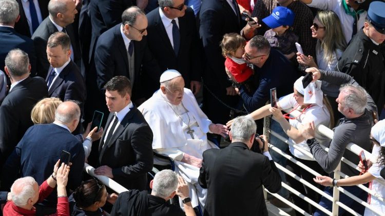 ജൂബിലി വിശുദ്ധ ബലിയുടെ അവസാനം ഫ്രാൻസിസ് പാപ്പാ എത്തിയപ്പോൾ.  