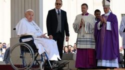 2025.04.06 Prezența papei Francisc pe esplanada bazilicii Sfântul Petru din Vatican, la încheierea Jubileului bolnavilor și al lumii sănătății. 