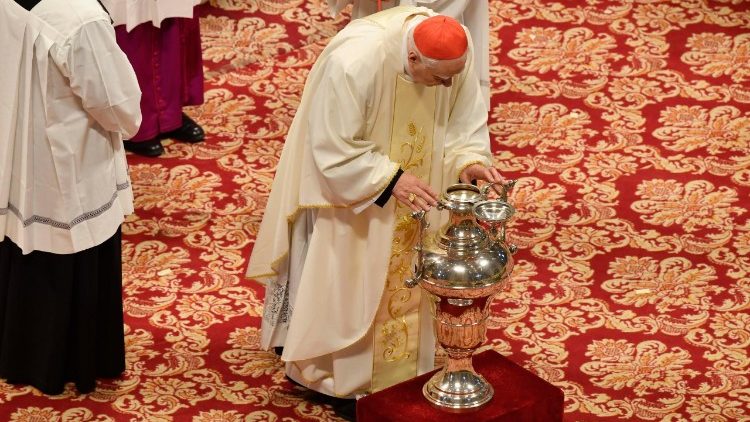 A missa foi presidida pelo cardeal Domenico Calcagno, presidente emérito da Administração do Patrimônio da Sé Apostólica