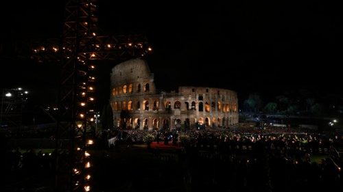 V&iacute;a Crucis: Cristo anula el mal con el amor. Quien abusa del poder responder&aacute; a Dios
