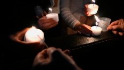 Tenning av lys i Peterskirken påskeaften 19. april 2025