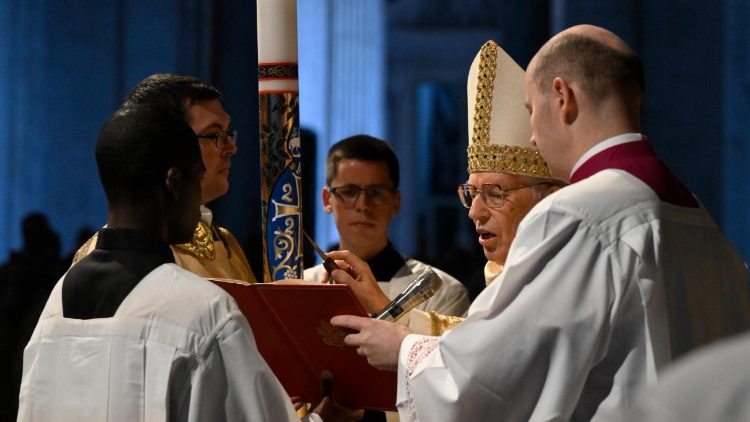 Mshumaa wa Pasaka Ni Kielelezo cha Nuru na Mwanga wa Kristo