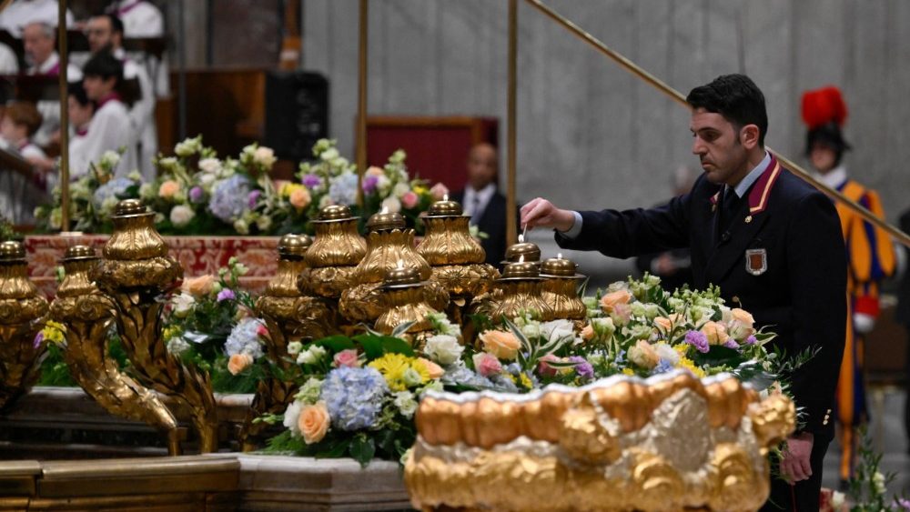 2025.04.19  Veglia Pasquale nella notte santa presieduta dal Cardinale Giovanni Battista Re