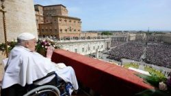 Papież Franciszek po raz ostatni błogosławi wiernych Urbi et Orbi w Niedzielę Wielkanocną 2025 r.