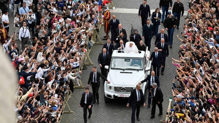 البابا فرنسيس: الساعات الأخيرة هادئة وامتنان لعودته إلى ساحة القديس بطرس