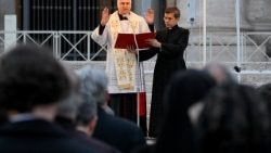 Rosenkranzgebet auf dem Petersplatz