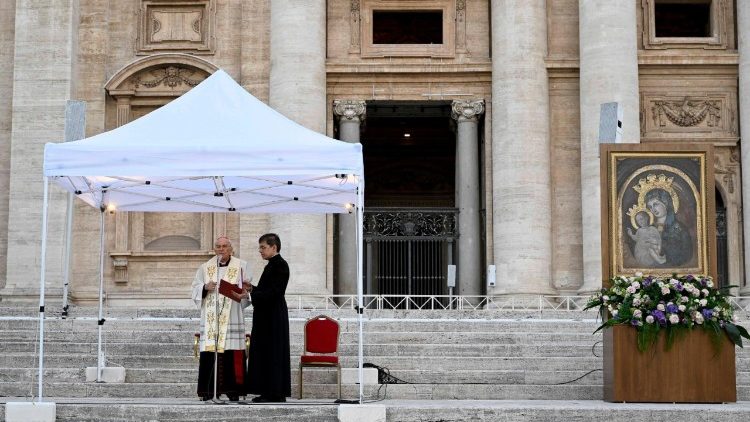 Santo rosario por el eterno descanso del Papa Francisco - 22 de abril de 2025. (Vatican Media)