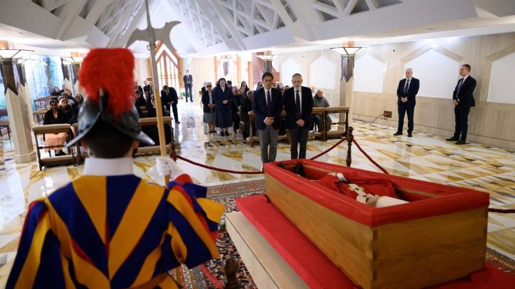 Il rabbino capo di Roma, Di Segni, nella cappella di Casa Santa Marta