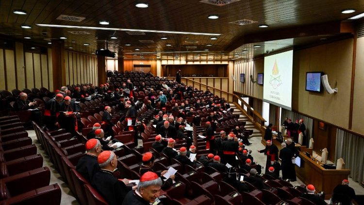 Kardynałowie zebrani podczas kongregacji generalnej