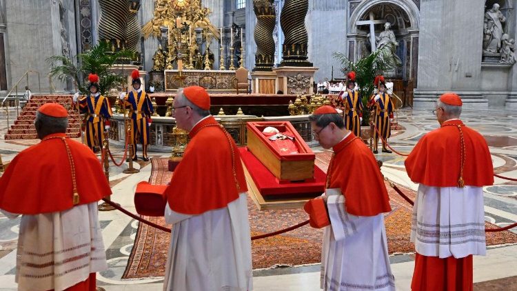 La salma di Papa Francesco nella Basilica Vaticana