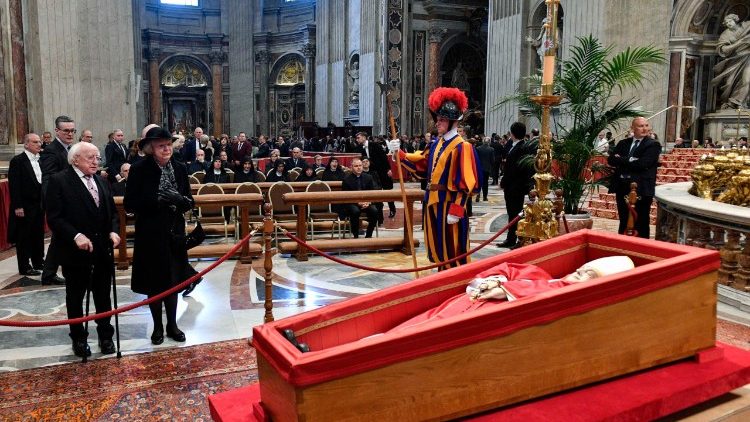 مجلس كنائس الشرق الأوسط ينعي قداسة البابا فرنسيس