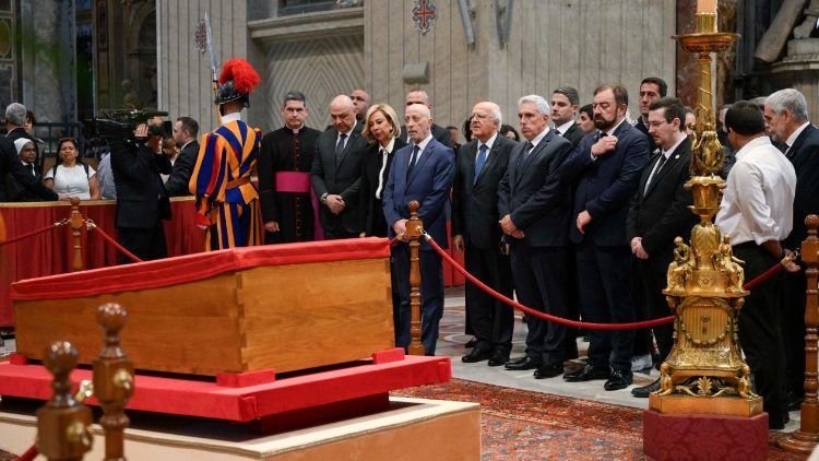 Omaggio dei fedeli alla Salma di Papa Francesco 