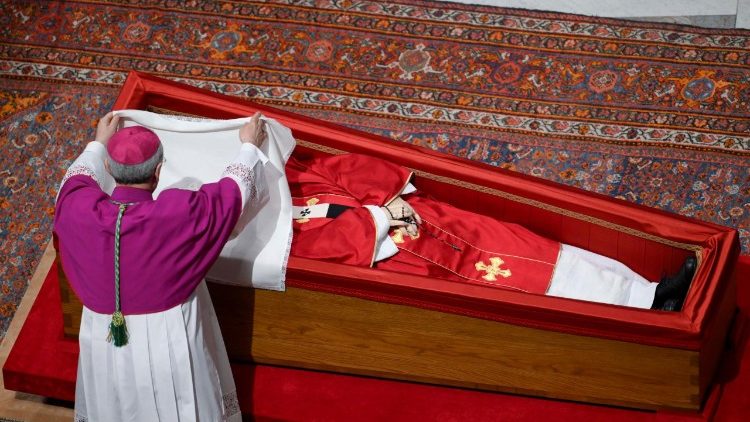 W Watykanie odbyła się ceremonia zamknięcia trumny z ciałem Papieża Franciszka