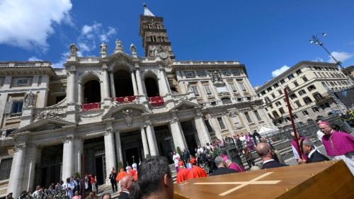 À Sainte-Marie-Majeure, François parmi les siens 