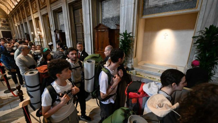 Kutoa heshima katika kaburi la Papa Francisko