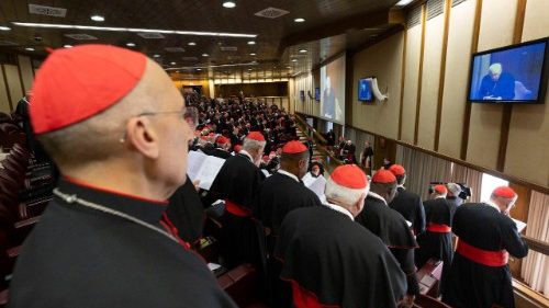 Cardenales abordan situación económica de la Santa Sede