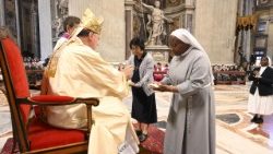 Watawa wanaalikwa kuendelea kuwatia moyo watu wa Mungu ili kutokata tamaa kwenye safari hiyo.  