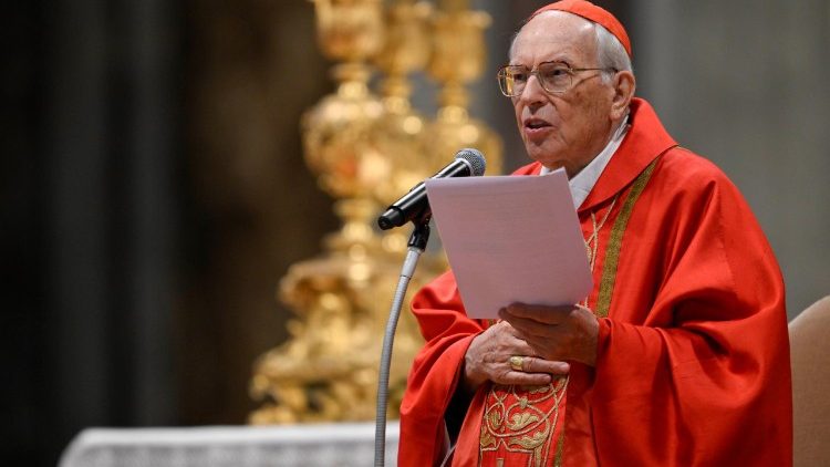 Kardinal Re bei seiner Predigt
