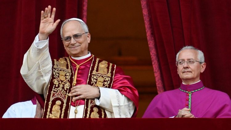 A primeira saudação de Leão XIV aos fiéis (8 de maio de 2025)