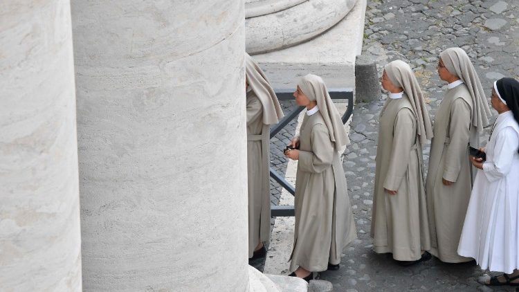 Ordensfrauen auf dem Weg zum Regina Coeli