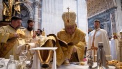 Мельхіцкі Патрыярх Антыяхійскі Юсэф Абсі падчас візантыйскай літургіі ў ватыканскай базіліцы