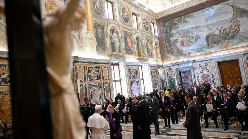 2025.05.16 Ecc.mi Membri del Corpo Diplomatico accreditato presso la Santa Sede